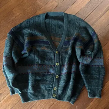 그린 컬러 버튼 니트 가디건