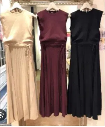 Mila Owen 플리츠 니트 롱 슬리브리스 원피스