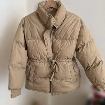 베이지 다운 자켓 허리 조임