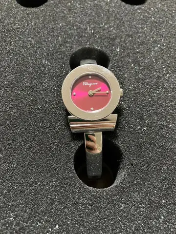 Ferragamo 핑크 손목시계 쿼츠