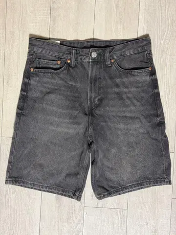 H&M 릴랙스 핏 블랙 숏팬츠 32