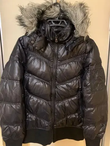 유니클로 프리미엄 다운 자켓 후드 부착 블랙 남녀 공용