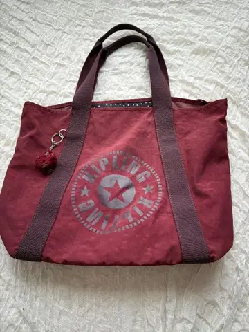 새상품급 키플링 버건디 토트백 참 포함