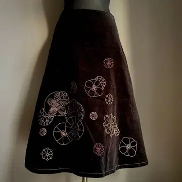 호코모모라 코듀로이 소재의 꽃무늬 플레어 스커트 42 [ A-53 ]