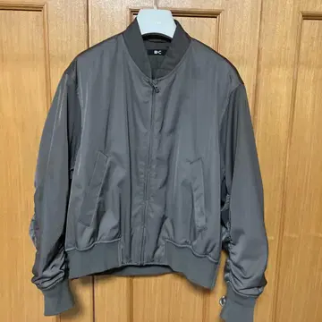 카키색 유니클로:c MA-1 자켓