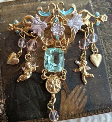 파스텔 파티 컬러 플라워 큐피드 하트 스윙 브로치