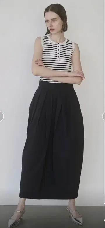 ELENDEEK 엘렌딕 배럴 실루엣 스커트