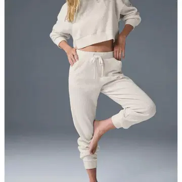 alo 리브 화이트 조거 팬츠 muse 뮤즈 스웨트 팬츠