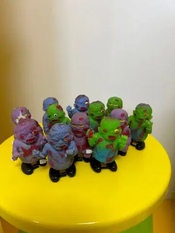 레트로 좀비의 토코토코 세트 태엽 좀비즈 피규어 호러