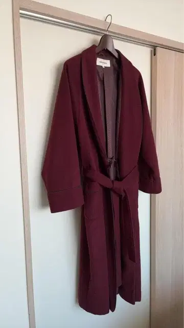 미라 셰인 버건디 롱 가운 벨트 포함