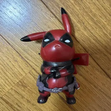 피카츄 x 데드풀 피규어 marvel