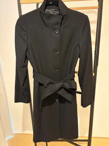 블랙 스탠드 카라 코트