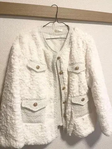 화이트 보아 자켓