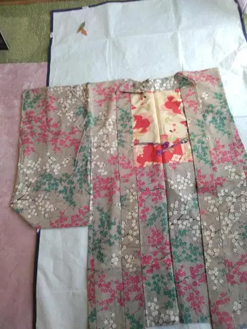 앤티크 긴 겉옷 옅은 그레이 바탕에 봄 매실