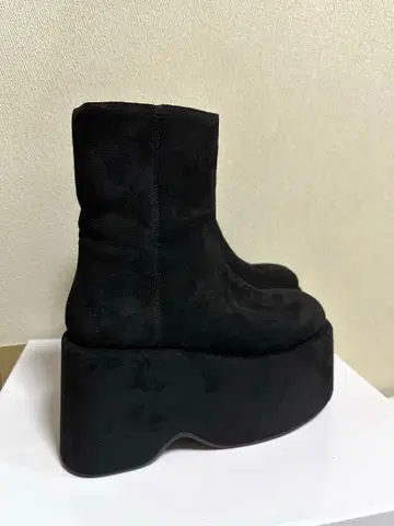 스웨이드 통굽 부츠 23.0