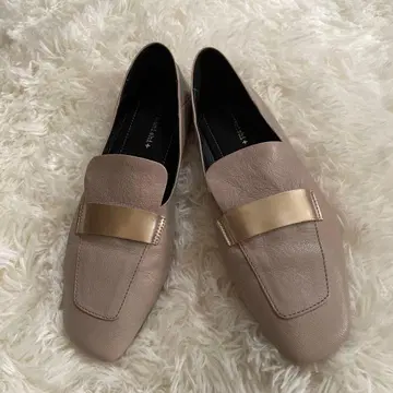 유키코이마네시 베이지 플랫슈즈 골드 밴딩