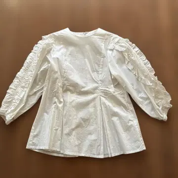 ELFRANK 프릴 장식 화이트 셔츠 F