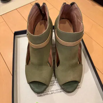 올리브 그린 오픈토 부티 21.5cm