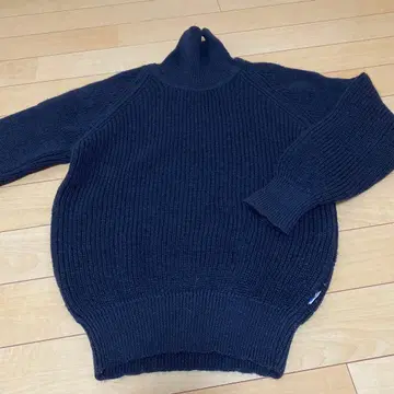 야모 다크 네이비 터틀넥 스웨터