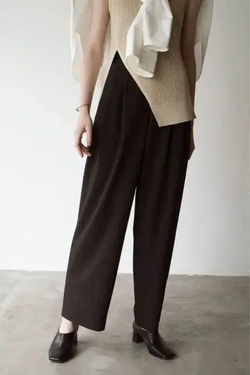 CLANE BASIC TUCK PANTS CLANE
