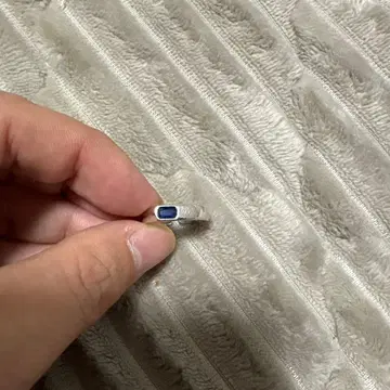 13lue blue stone ring