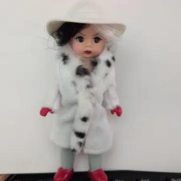 크루엘라 드 빌 마담 알렉산더 맥도날드