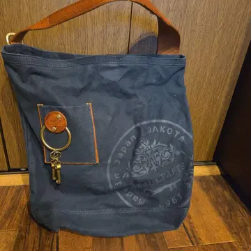 DAKOTA 네이비 숄더백 키링 포함 일본제
