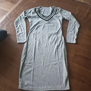 그레이 스트라이프 V넥 긴팔 원피스