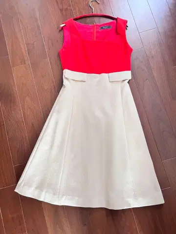 FOXEY 슬리브리스 무릎 기장 원피스 빨간색/베이지