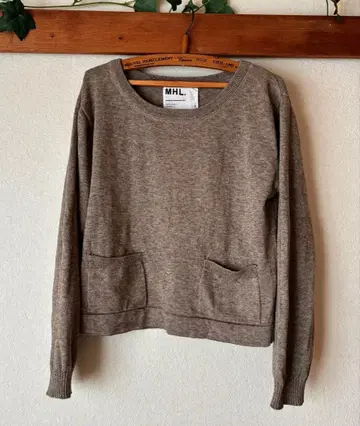 MHL. 베이지 니트 스웨터 포켓 부착