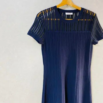 Calvin Klein 네이비 반팔 무릎 기장 원피스