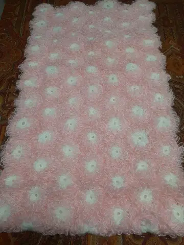 핑크와 화이트 꽃 무늬 손뜨개질 숄