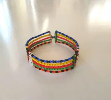 케냐 마사이족 어린이들의 핸드메이드 컬러풀 비즈 스트라이프 팔찌