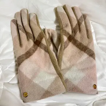 BLUE LABEL 체크 무늬 장갑 베이지 계열