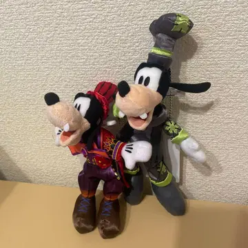 [ 택 포함 새상품 ] 디즈니 리조트 구피 인형 배지 2025