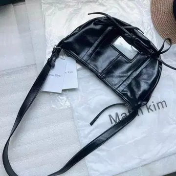 Martin Kim 블랙 가죽 숄더백