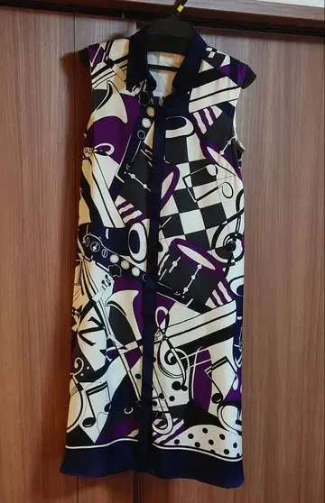 새상품급 그레이스 콘티넨탈 그레이스 클래스 슬리브리스 원피스