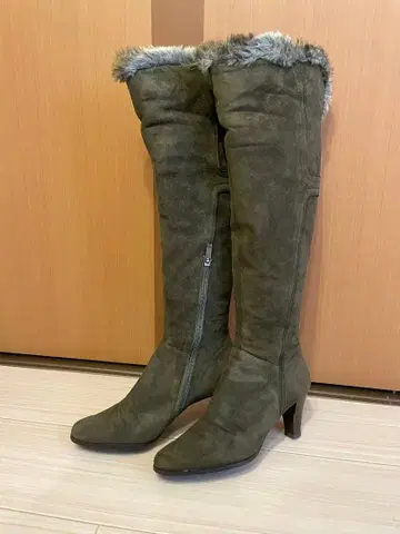 리걸 올리브 그린 퍼 부츠