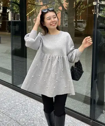 새상품급 맨투맨 같은 A라인 펄 페플럼 니트