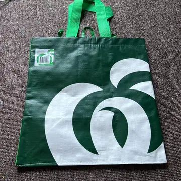 에코백 그린과 화이트 리사이클 소재