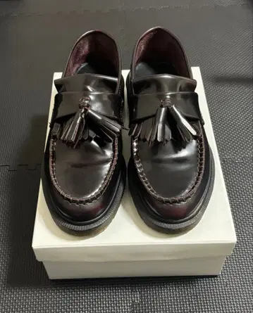 닥터마틴 체리 레드 태슬 로퍼