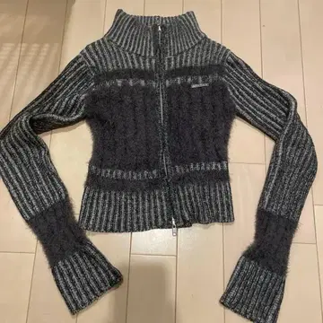 SLY SHAGGY MIX ZIP UP KNIT 상의