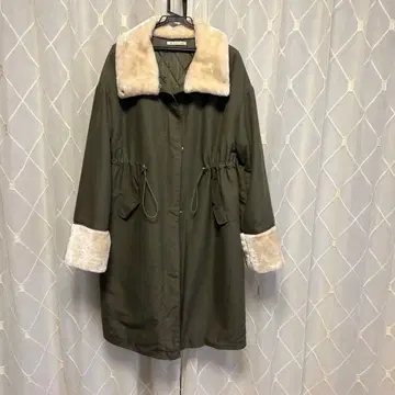 올리브색 후드 부착 모즈 코트