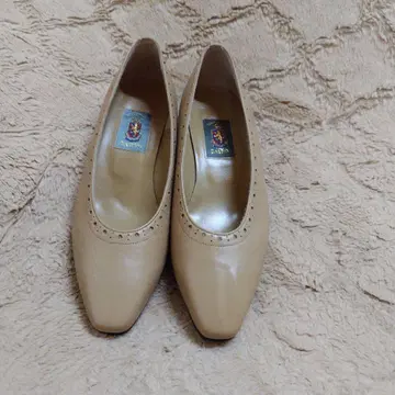 RASPINI 베이지 가죽 펌프스 일본제