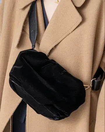 LE VERNIS 벨벳 링크 클러치