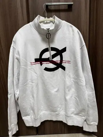 OY 화이트 하프 지퍼 하이넥 맨투맨