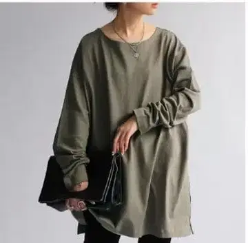 올리브 그린 긴팔 T셔츠