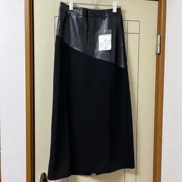 비대칭 디자인 타이트 스커트 블랙