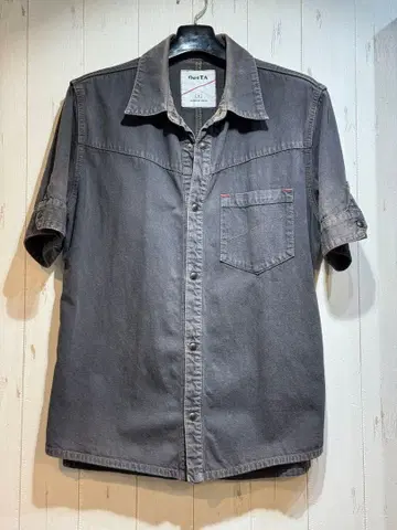 DeeTA 반팔 셔츠 블랙