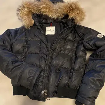 MONCLER 블랙 다운 자켓 후드 부착